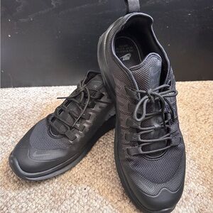 Nike Men's Black Air Max Axis Athletic Sneakers